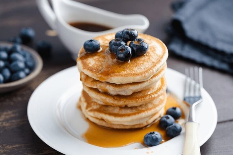 Fluffy Keto Almond Cream Cheese Pancakes